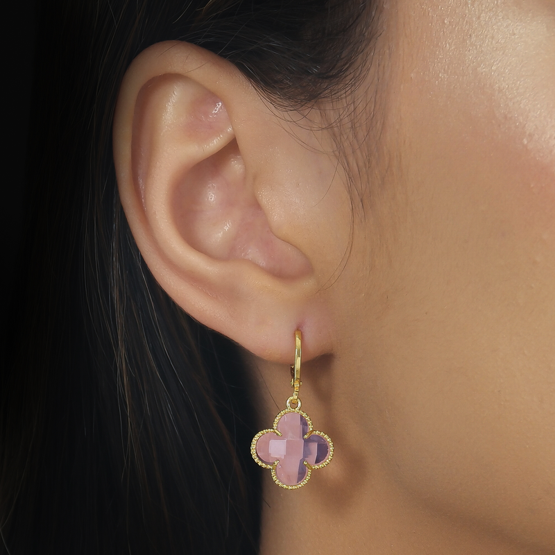 Brinco Dourado de Trevo com Zircônia Rosa Davyma