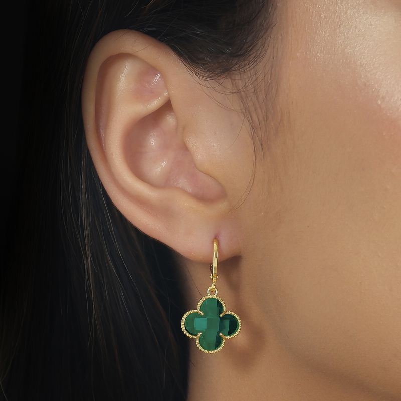 Brinco Dourado de Trevo com Zircônia Verde Davyma
