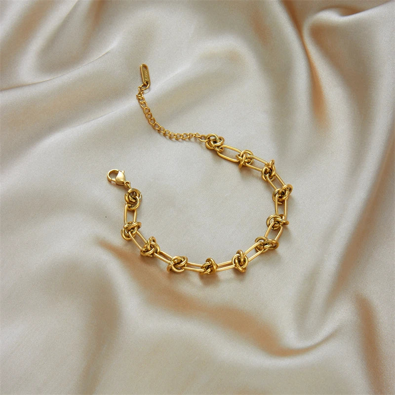 Pulseira entre meio de nó folheado a ouro 18k