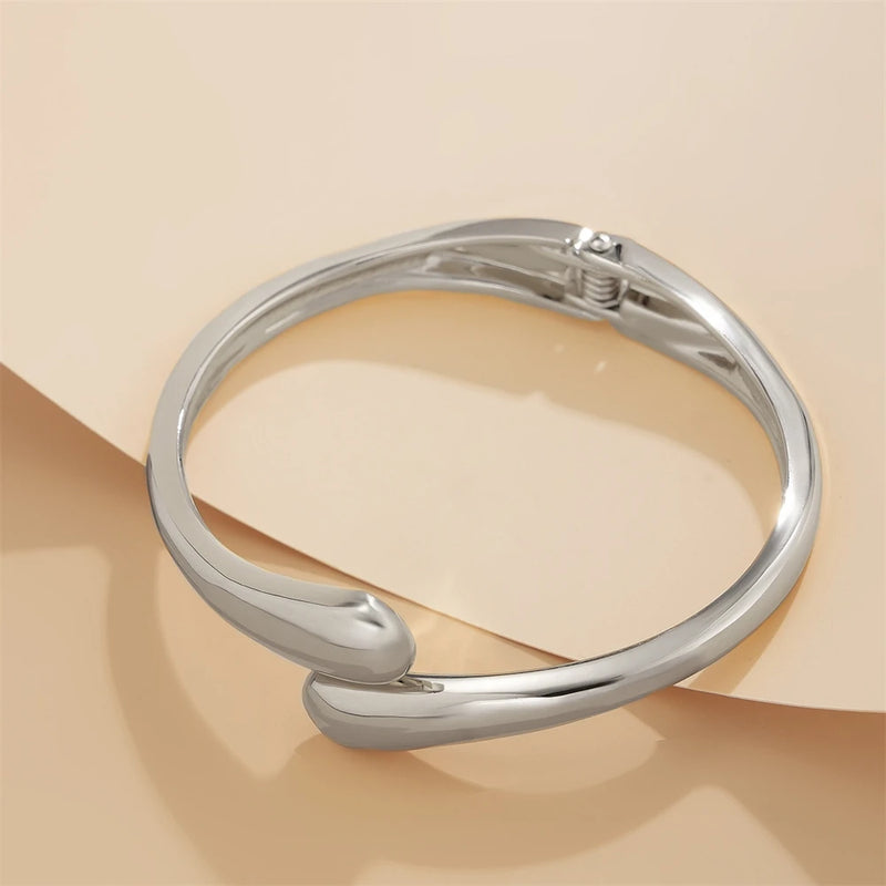 Compre uma Pulseira  Gota D'água e Ganhe um Anel Exclusivo – Elegância em Dobro,Cor Dourada e Prateada...