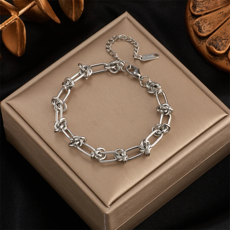 Pulseira entre meio de nó folheado a ouro 18k
