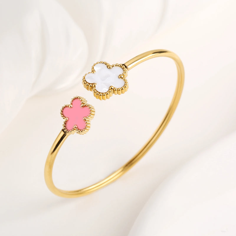 Pulseira Aberta De Flor De Cinco Folhas De Aço Inoxidável Banhada A Ouro
