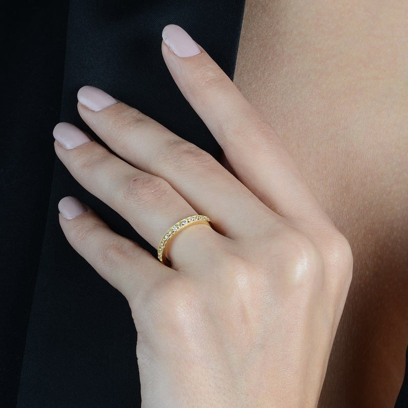 Anel Dourado  de Aliança Cravejado de Zircônia