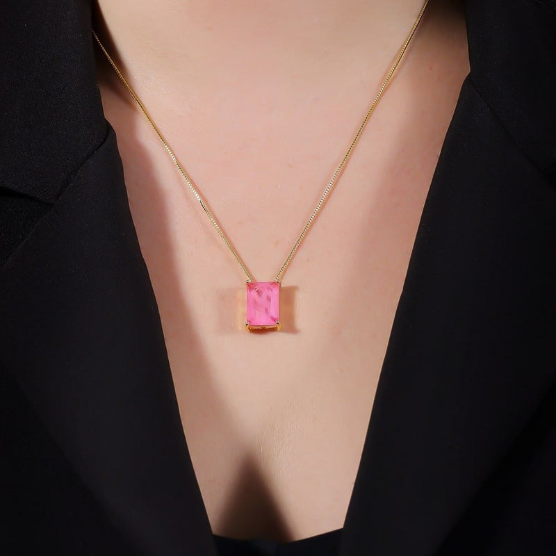 Colar Dourado de Pedra Retangular Rosa Davyma