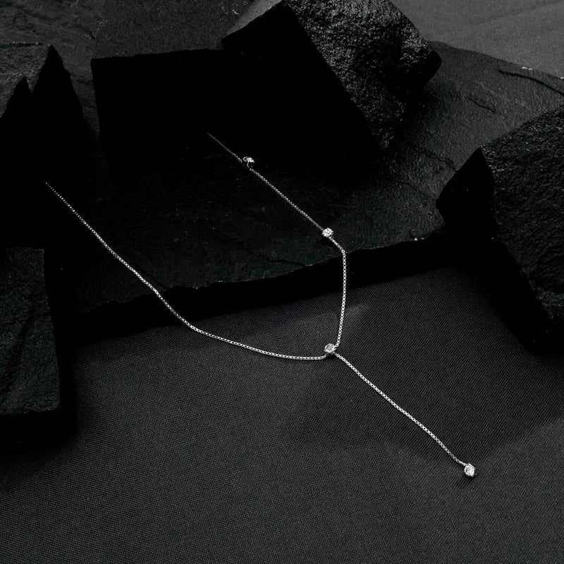 Colar Prateado Gravatinha com Pontos de Luz Davyma